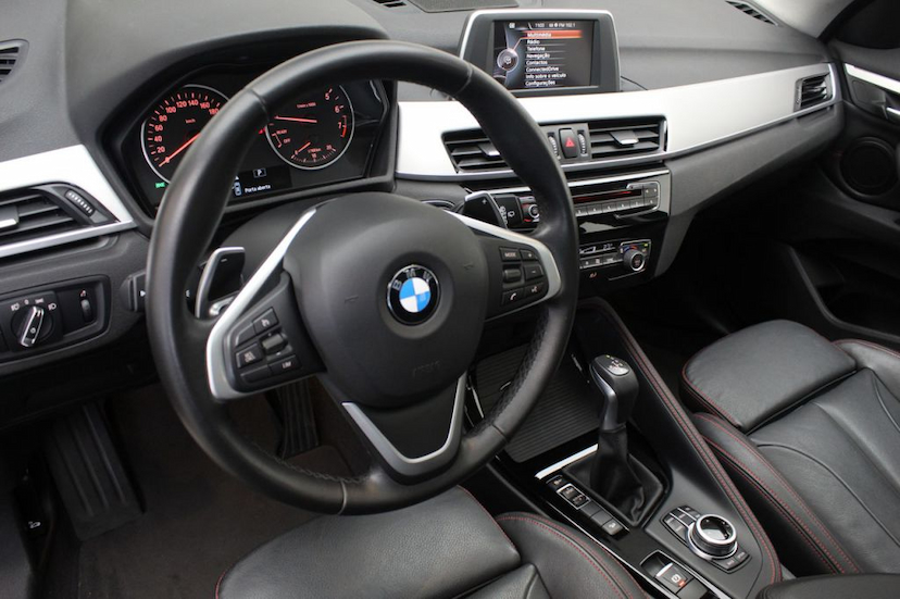 Foto do veículo BMW  X1 25I SPORT 2017 39.120 KM 129.000,00