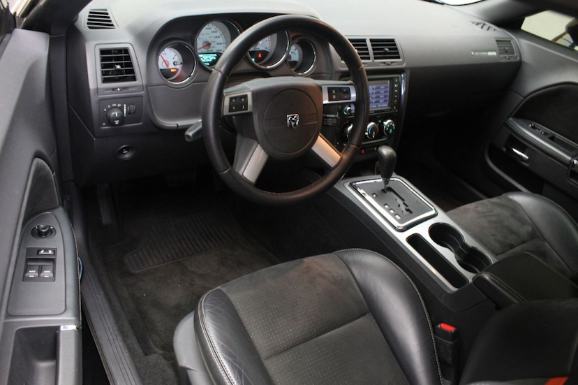 Foto do veículo DODGE  CHALLENGER SRT8 HEMI 2008 8.508 KM 299.000,00