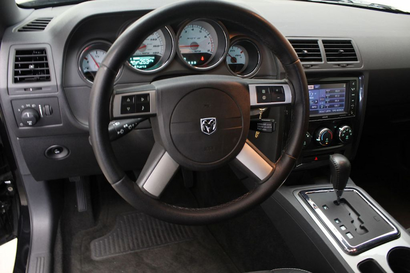 Foto do veículo DODGE  CHALLENGER SRT8 HEMI 2008 8.508 KM 299.000,00