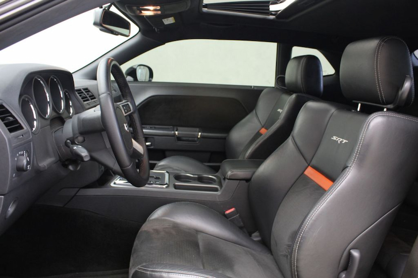 Foto do veículo DODGE  CHALLENGER SRT8 HEMI 2008 8.508 KM 299.000,00
