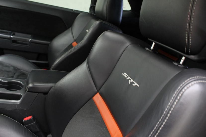 Foto do veículo DODGE  CHALLENGER SRT8 HEMI 2008 8.508 KM 299.000,00