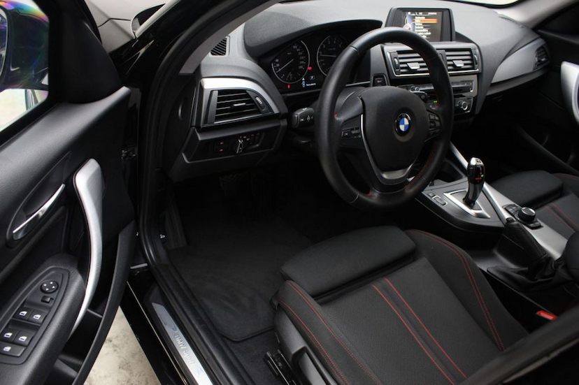 Foto do veículo BMW  120I SPORT ACTIVEFLEX 2016 22.450 KM 109.000,00