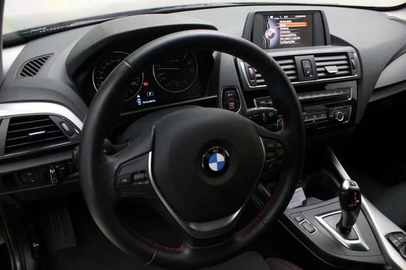 Foto do veículo BMW  120I SPORT ACTIVEFLEX 2016 22.450 KM 109.000,00