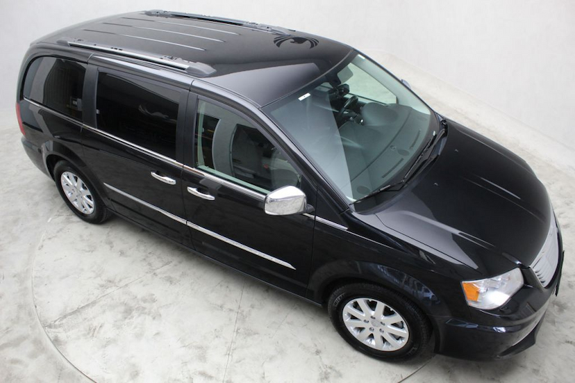Foto do veículo CHRYSLER  TOWN&COUNTRY LIMITED 2015 43.800 KM 115.000,00