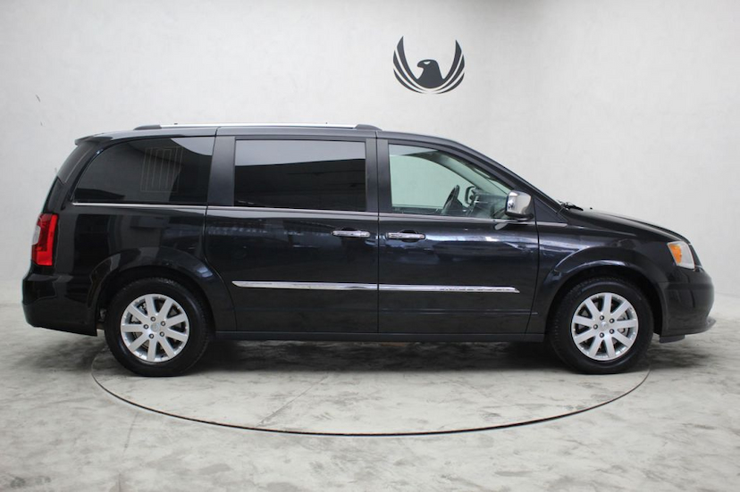 Foto do veículo CHRYSLER  TOWN&COUNTRY LIMITED 2015 43.800 KM 115.000,00