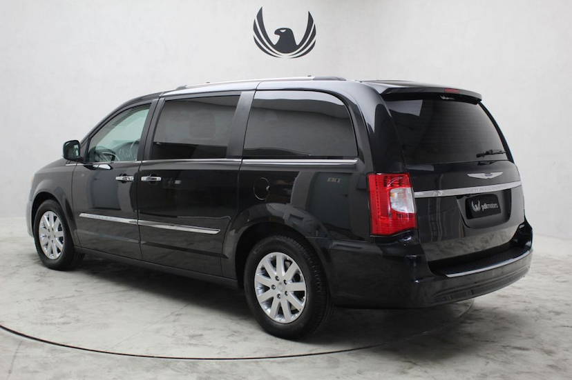 Foto do veículo CHRYSLER  TOWN&COUNTRY LIMITED 2015 43.800 KM 115.000,00