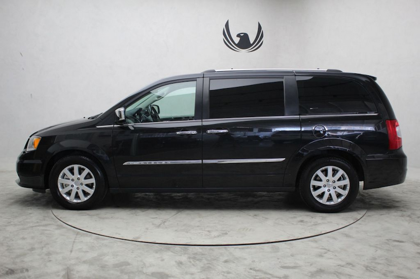 Foto do veículo CHRYSLER  TOWN&COUNTRY LIMITED 2015 43.800 KM 115.000,00