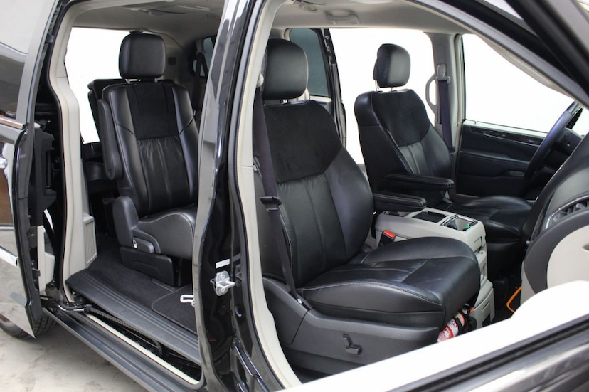 Foto do veículo CHRYSLER  TOWN&COUNTRY LIMITED 2015 43.800 KM 115.000,00