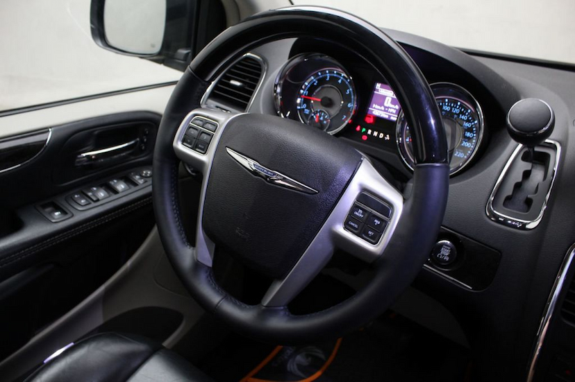 Foto do veículo CHRYSLER  TOWN&COUNTRY LIMITED 2015 43.800 KM 115.000,00