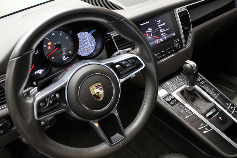 Foto do veículo PORSCHE  MACAN S 2017 34.080 KM 319.900,00