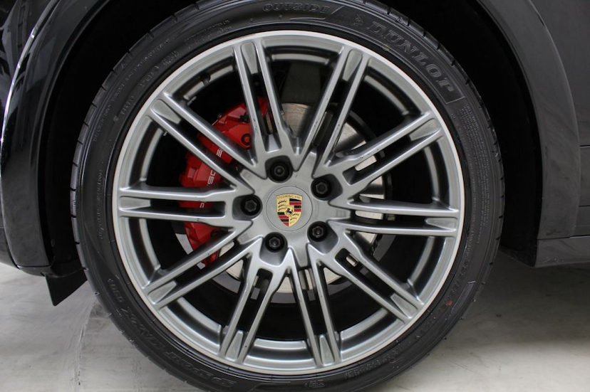 Foto do veículo PORSCHE  CAYENNE GTS 2014 48.040 KM 280.000,00
