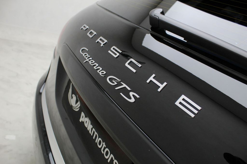 Foto do veículo PORSCHE  CAYENNE GTS 2014 48.040 KM 280.000,00