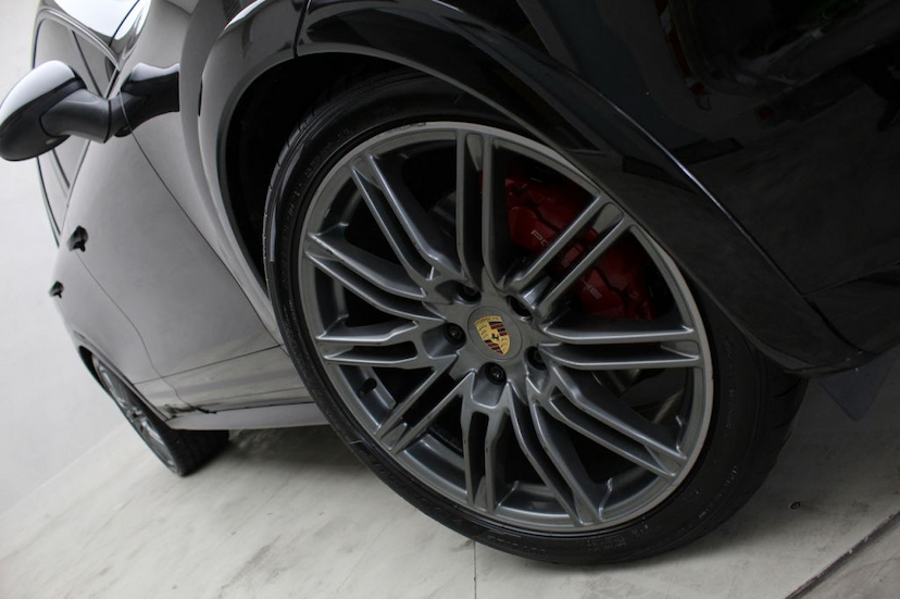Foto do veículo PORSCHE  CAYENNE GTS 2014 48.040 KM 280.000,00