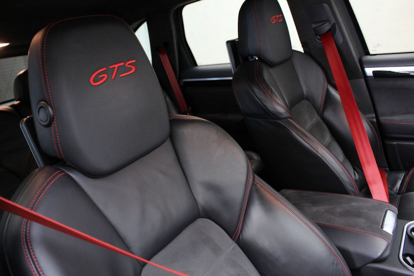 Foto do veículo PORSCHE  CAYENNE GTS 2014 48.040 KM 280.000,00