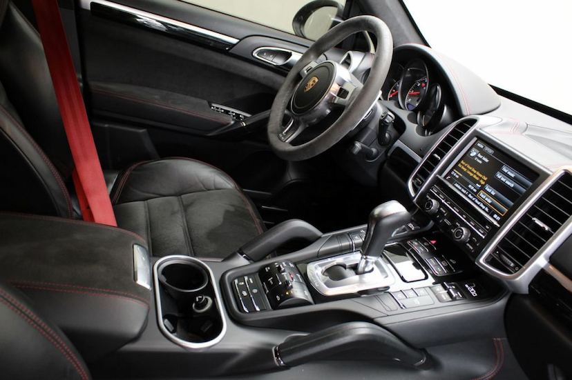 Foto do veículo PORSCHE  CAYENNE GTS 2014 48.040 KM 280.000,00