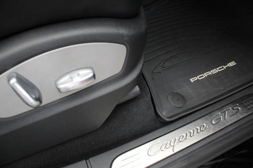 Foto do veículo PORSCHE  CAYENNE GTS 2014 48.040 KM 280.000,00