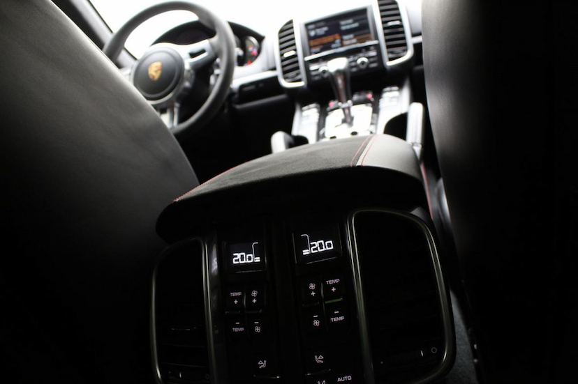 Foto do veículo PORSCHE  CAYENNE GTS 2014 48.040 KM 280.000,00