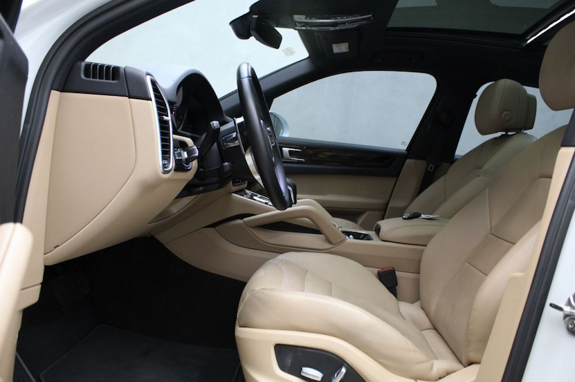 Foto do veículo PORSCHE  CAYENNE V6 2019 34.890 KM 359.000,00