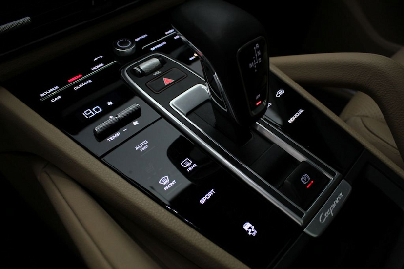 Foto do veículo PORSCHE  CAYENNE V6 2019 34.890 KM 359.000,00
