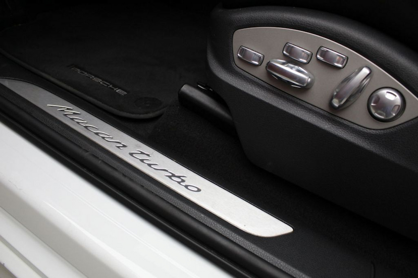 Foto do veículo PORSCHE  MACAN TURBO 2015 36.053 KM 285.000,00