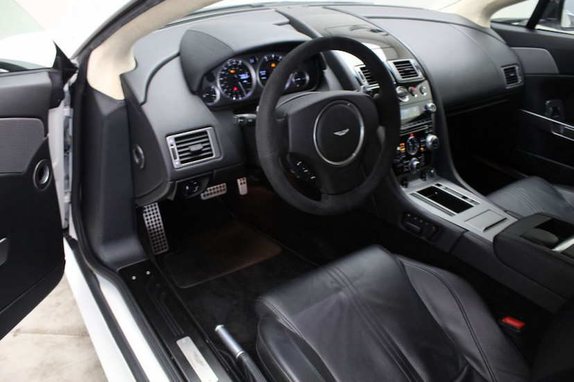 Foto do veículo ASTON MARTIN  VANTAGE S 2012 20.823 KM 399.000,00