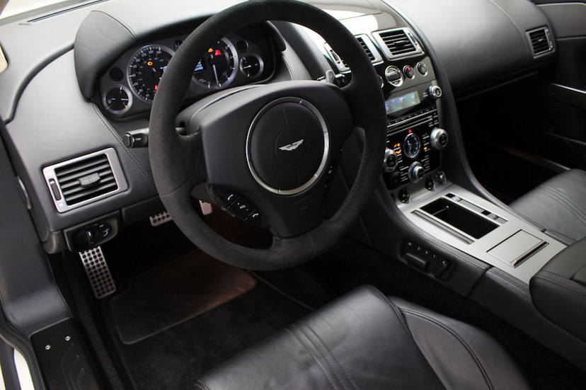 Foto do veículo ASTON MARTIN  VANTAGE S 2012 20.823 KM 399.000,00