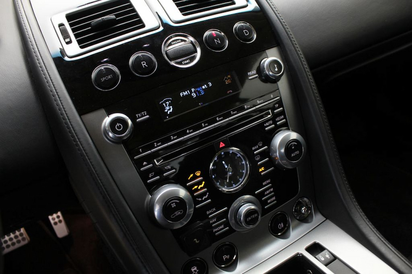 Foto do veículo ASTON MARTIN  VANTAGE S 2012 20.823 KM 399.000,00