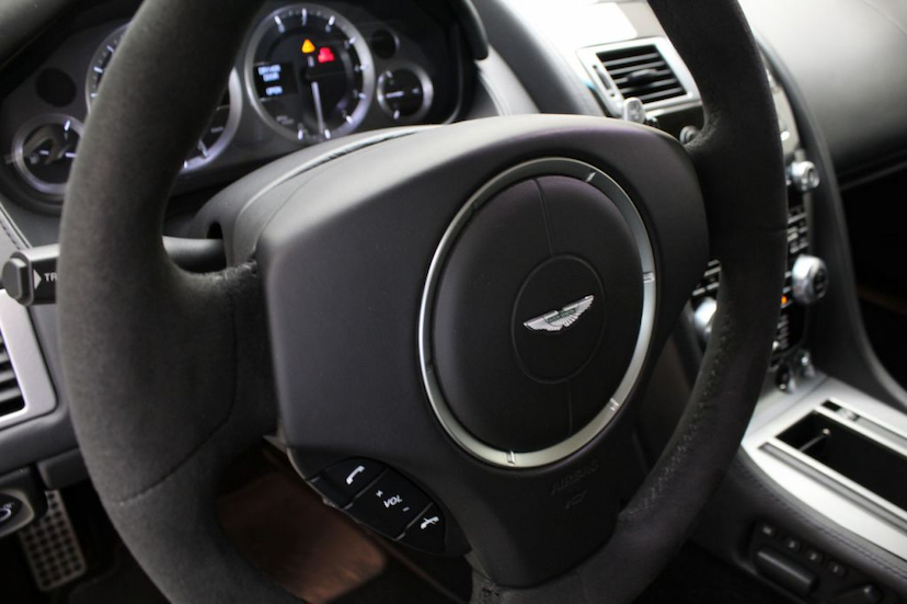 Foto do veículo ASTON MARTIN  VANTAGE S 2012 20.823 KM 399.000,00