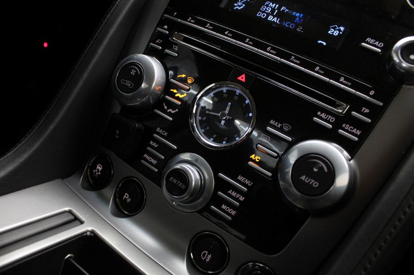 Foto do veículo ASTON MARTIN  VANTAGE S 2012 20.823 KM 399.000,00