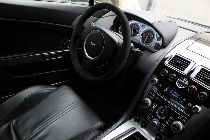 Foto do veículo ASTON MARTIN  VANTAGE S 2012 20.823 KM 399.000,00