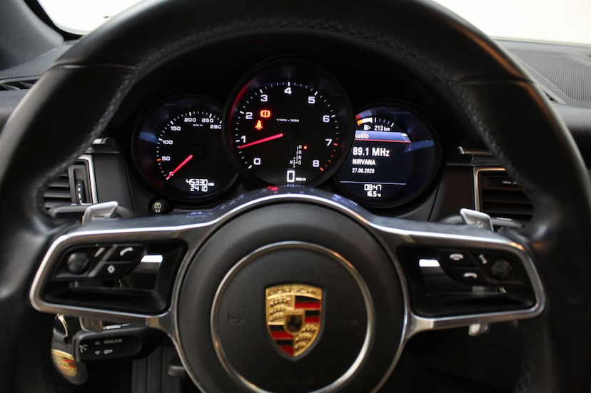 Foto do veículo PORSCHE  MACAN 2015 45.330 KM 245.000,00