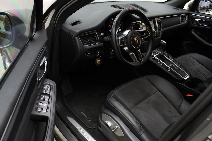 Foto do veículo PORSCHE  MACAN 2015 45.330 KM 245.000,00