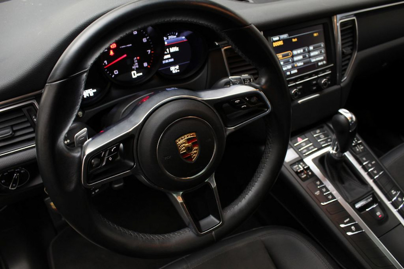 Foto do veículo PORSCHE  MACAN 2015 45.330 KM 245.000,00