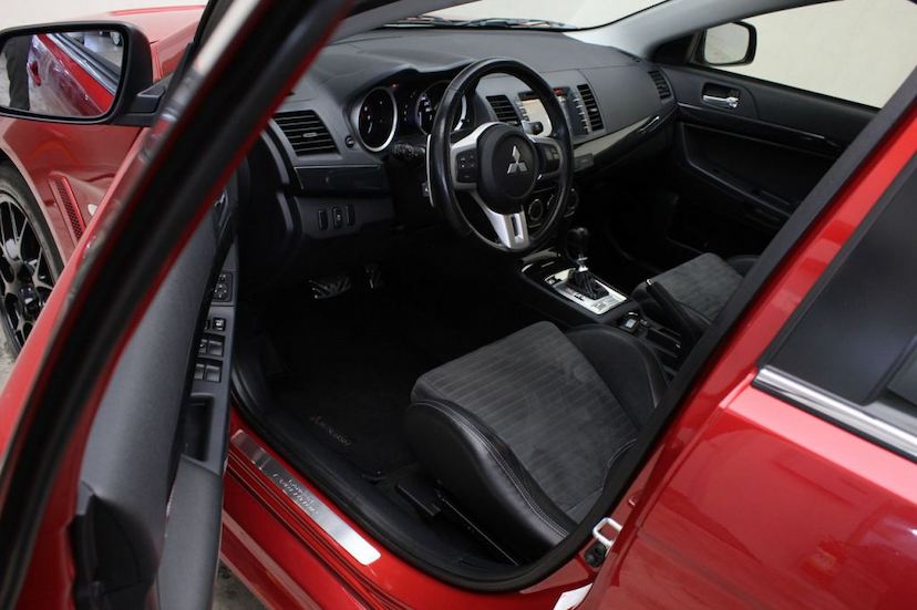 Foto do veículo MITSUBISHI  LANCER EVOLUTION X 2014 29.860 KM 135.000,00