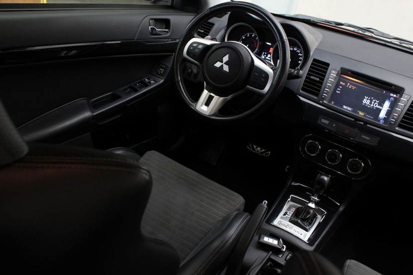 Foto do veículo MITSUBISHI  LANCER EVOLUTION X 2014 29.860 KM 135.000,00