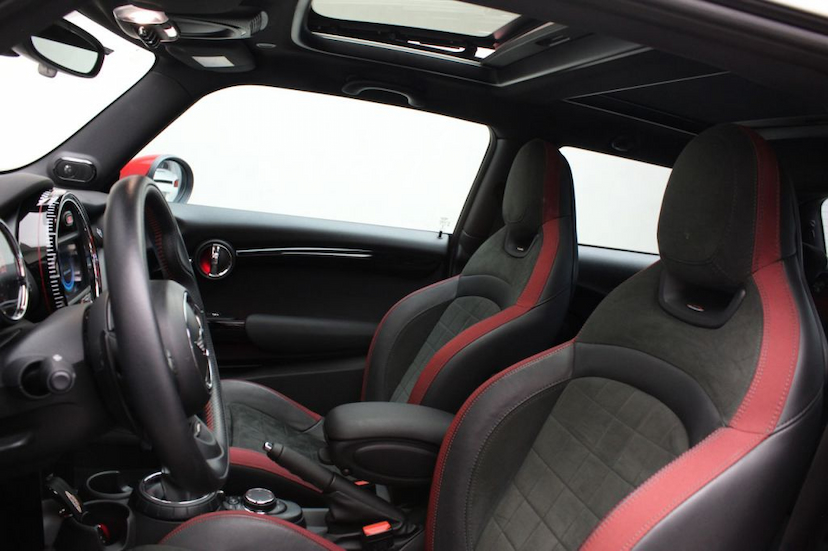 Foto do veículo MINI  COOPER JCW 2P 2017 17.000 KM 125.000,00