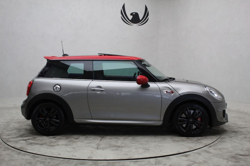 Foto do veículo MINI  COOPER JCW 2P 2017 17.000 KM 125.000,00