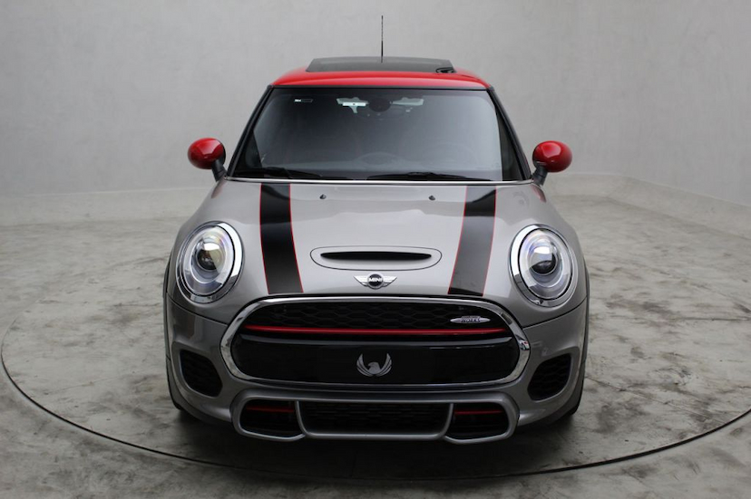 Foto do veículo MINI  COOPER JCW 2P 2017 17.000 KM 125.000,00