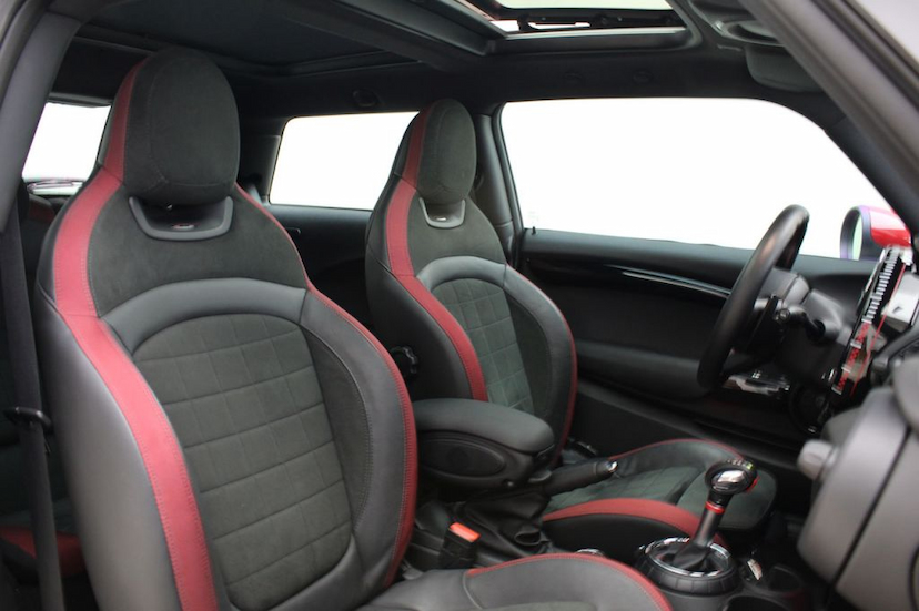 Foto do veículo MINI  COOPER JCW 2P 2017 17.000 KM 125.000,00