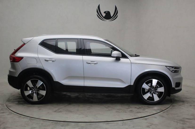 Foto do veículo VOLVO XC40 T5 MOMENTUM 2019 18.340 KM 229.000,00