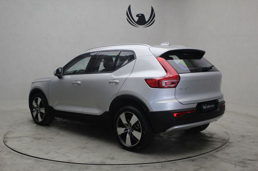 Foto do veículo VOLVO XC40 T5 MOMENTUM 2019 18.340 KM 229.000,00