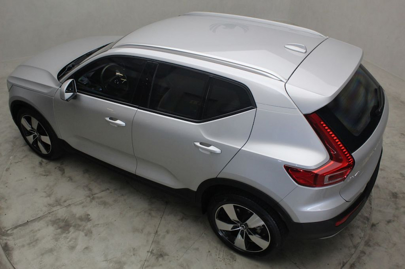 Foto do veículo VOLVO XC40 T5 MOMENTUM 2019 18.340 KM 229.000,00