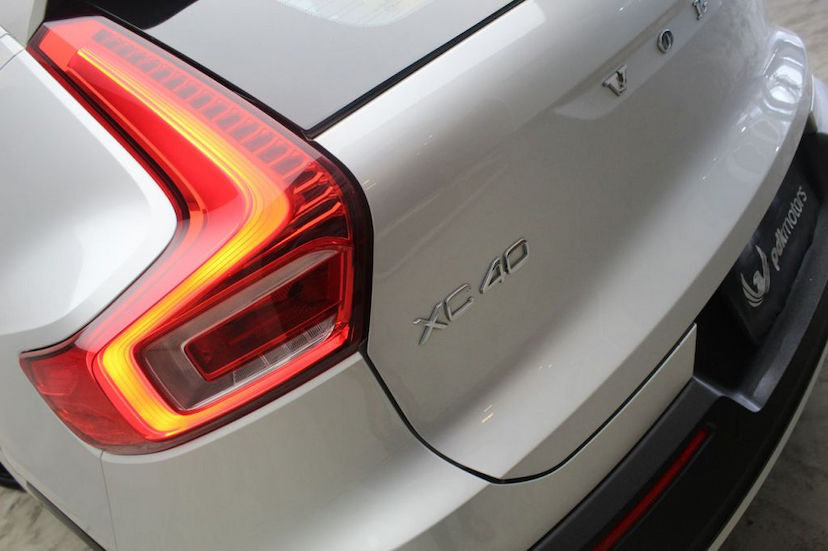 Foto do veículo VOLVO XC40 T5 MOMENTUM 2019 18.340 KM 229.000,00