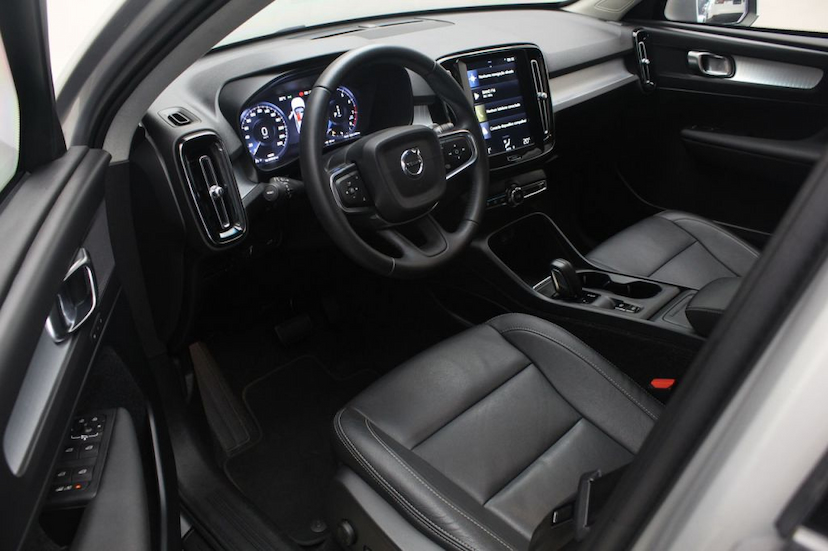 Foto do veículo VOLVO XC40 T5 MOMENTUM 2019 18.340 KM 229.000,00
