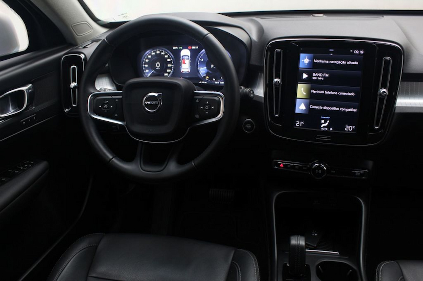 Foto do veículo VOLVO XC40 T5 MOMENTUM 2019 18.340 KM 229.000,00