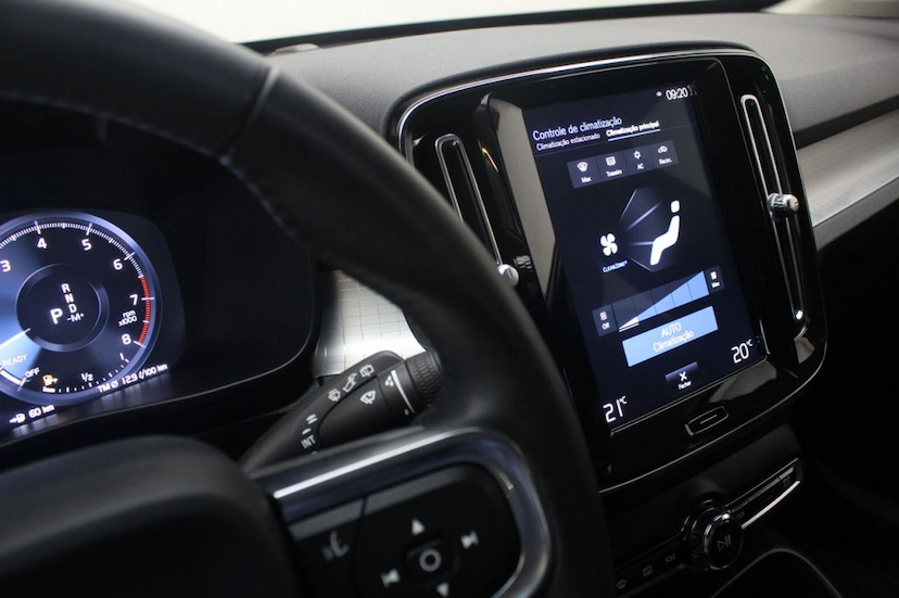 Foto do veículo VOLVO XC40 T5 MOMENTUM 2019 18.340 KM 229.000,00