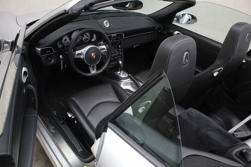 Foto do veículo PORSCHE  911 TURBO CABRIOLET 2010 27.238 KM 599.000,00