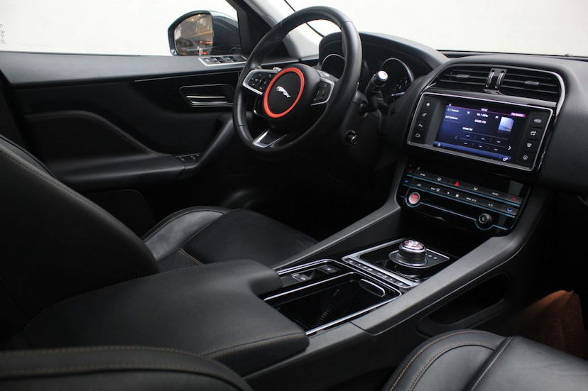 Foto do veículo JAGUAR  F PACE PRESTIGE 2018 34.200 KM 219.000,00