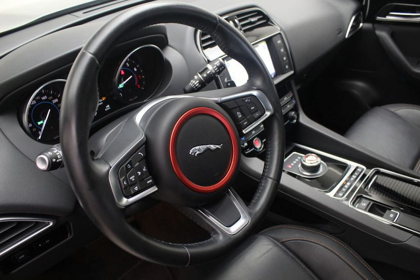 Foto do veículo JAGUAR  F PACE PRESTIGE 2018 34.200 KM 219.000,00