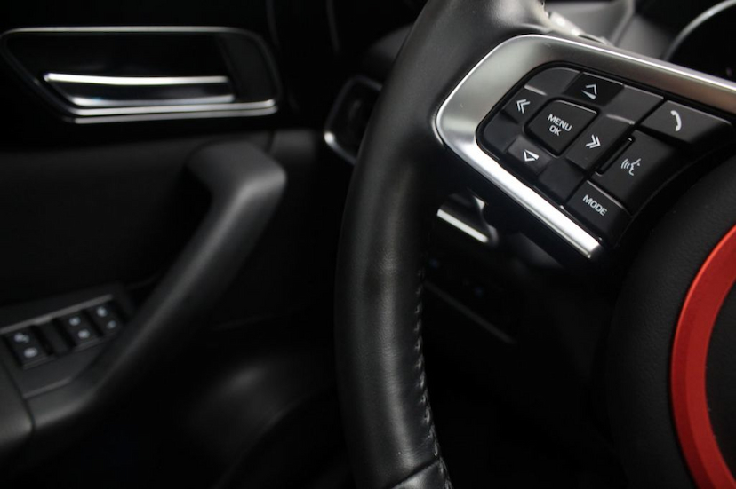 Foto do veículo JAGUAR  F PACE PRESTIGE 2018 34.200 KM 219.000,00